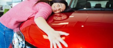Oler tu auto nuevo puede ser peligroso