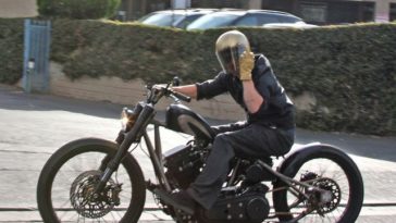 La moto personalizada de Brad Pitt