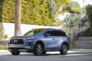 Infiniti lateral