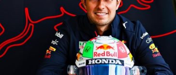 Checo Pérez presenta su casco F1 temporada 2022
