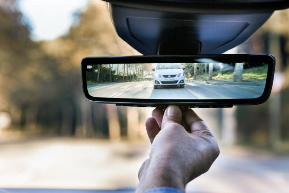 Aprende a ajustar los asientos y los espejos retrovisores