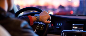 ¿Cómo se maneja un automóvil blindando?
