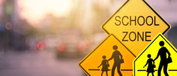 Maneja de forma segura en zonas escolares o residenciales