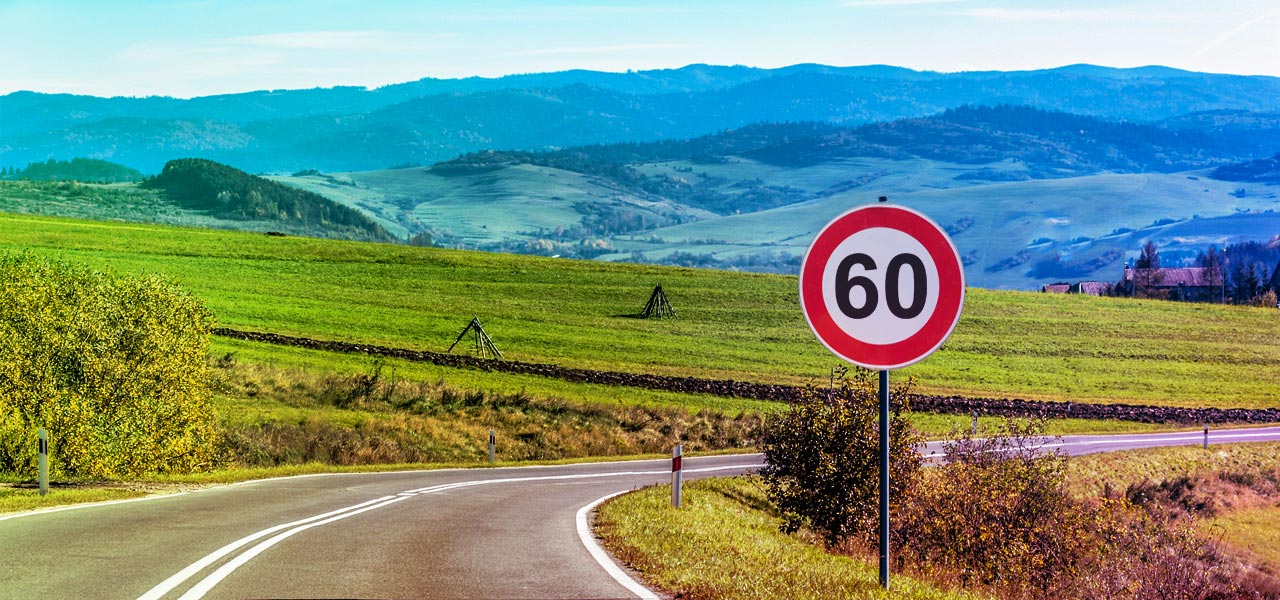 Aprende a manejar en carreteras con límite de velocidad