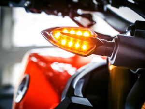 Cómo utilizar las luces de mi motocicleta 
