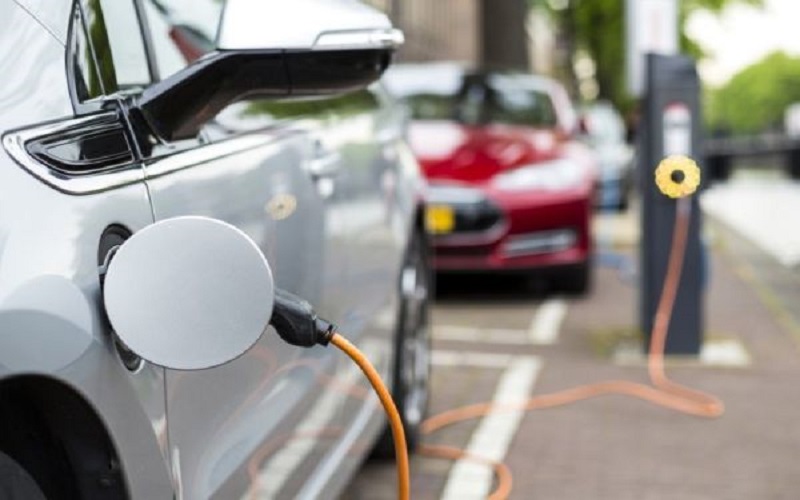 SEMARNAT publica estrategia para promover el uso de vehículos eléctricos