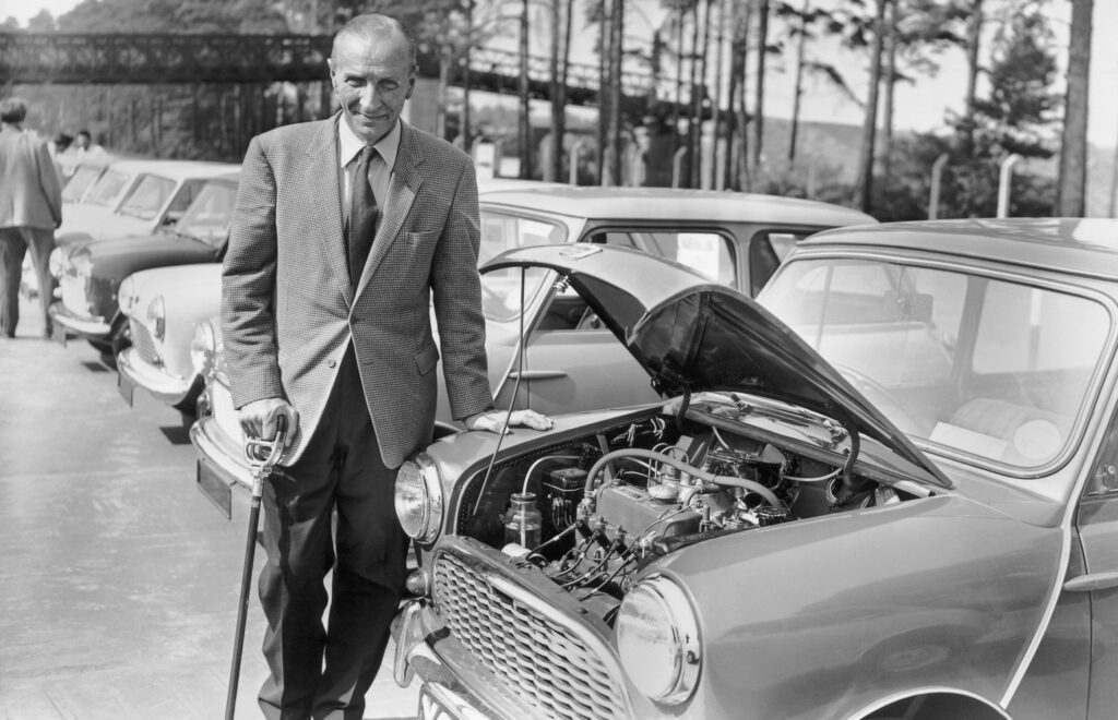 ¡MINI cumple 64 años!