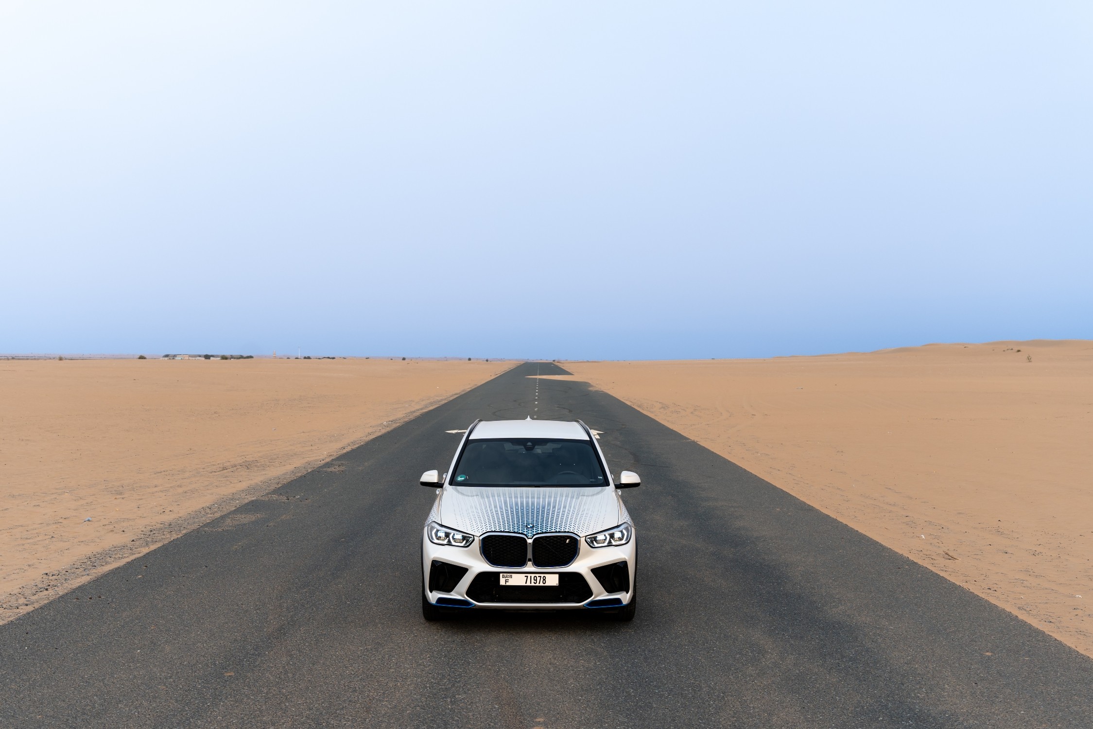 BMW iX5 Hydrogen supera las pruebas de manejo en el desierto