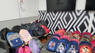 Renault dona útiles escolares en México