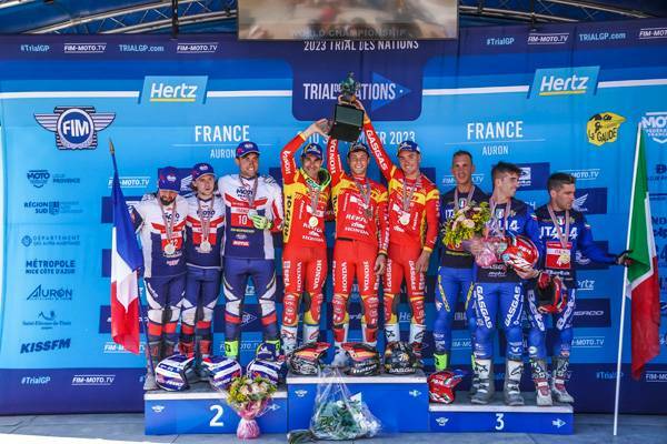 Repsol Honda Team levanta un nuevo trofeo en Francia